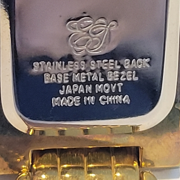 Gold Tone Watch By Elizabeth Taylor's Colection of White Dimond. - Picture 4 of 12